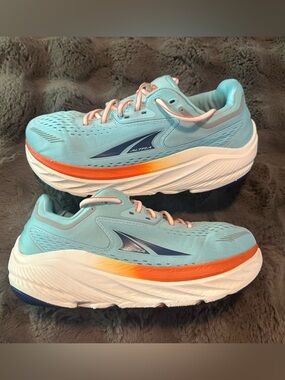 Altra Women's Light Teal Athletic Shoe with Coral Logo